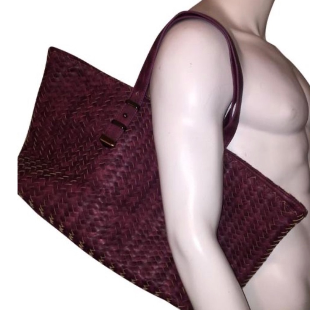 ❄️SOLD❄️nwot NEIMAN MARCUS intricato leather TOTE